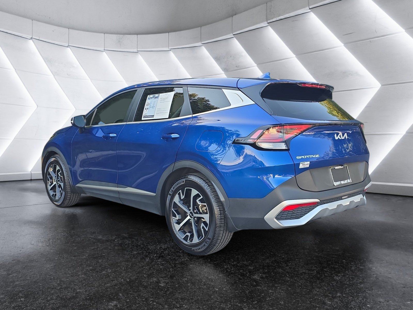 Used 2023 Kia Sportage EX FWD image 3