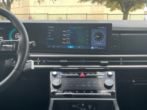 Used 2025 Hyundai Santa Fe SEL image 18