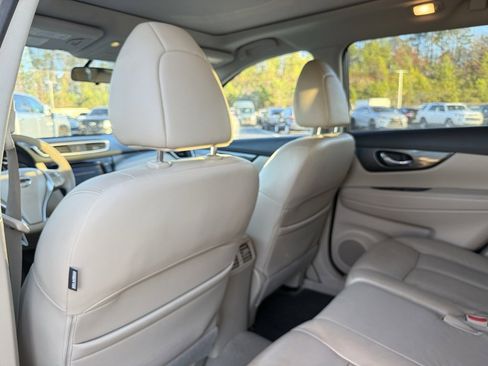 Used 2014 Nissan Rogue SL w/ SL Premium Package image 25