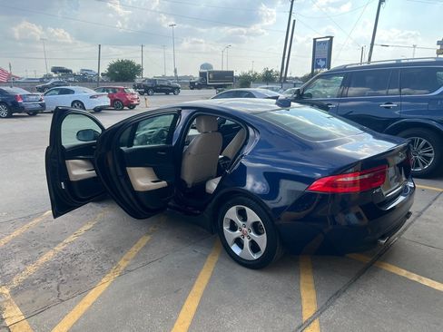 Used 2017 Jaguar XE RWD image 10