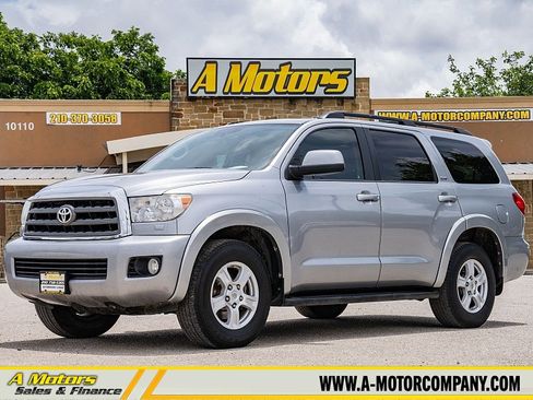 Used 2017 Toyota Sequoia SR5 w/ Premium Package RWD image 1