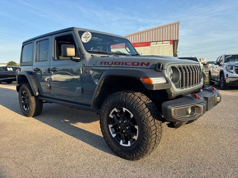 Used 2025 Jeep Wrangler Unlimited Rubicon AWD/4WD image 9