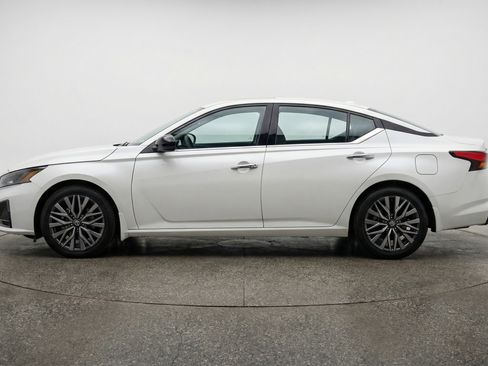 Used 2025 Nissan Altima 2.5 SV image 5