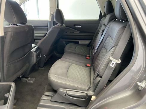 Used 2022 Nissan Pathfinder SV image 14