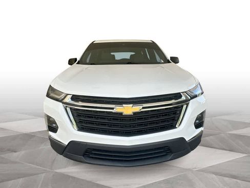 Used 2023 Chevrolet Traverse LS FWD image 3