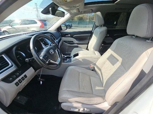 Used 2017 Toyota Highlander Limited Platinum image 5
