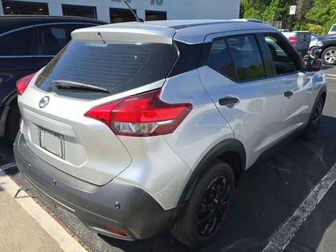Used 2020 Nissan Kicks S FWD image 5