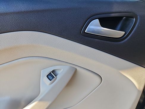 Used 2019 Ford Escape SE image 27