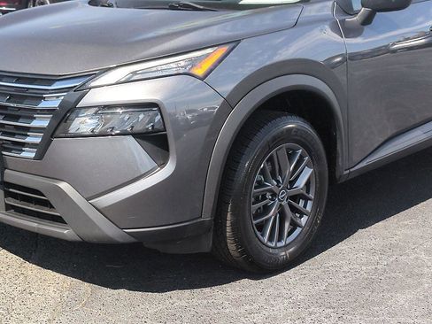 Used 2024 Nissan Rogue S AWD/4WD image 9