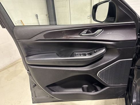 Used 2022 Jeep Grand Cherokee L Altitude image 11