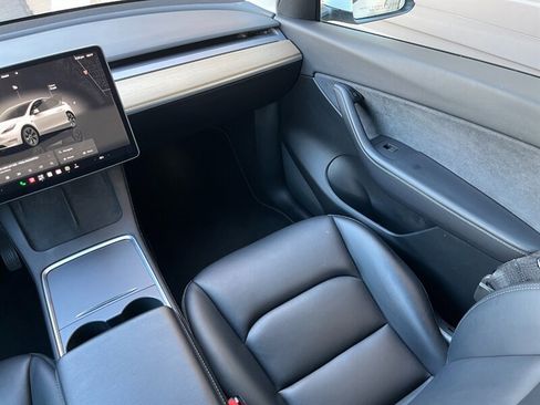 Used 2022 Tesla Model Y Long Range AWD/4WD image 18