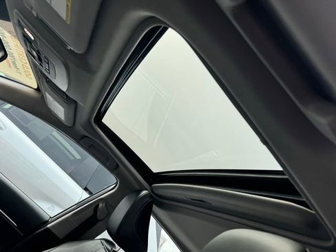 Used 2021 Toyota Camry SE w/ Cold Weather Package image 7