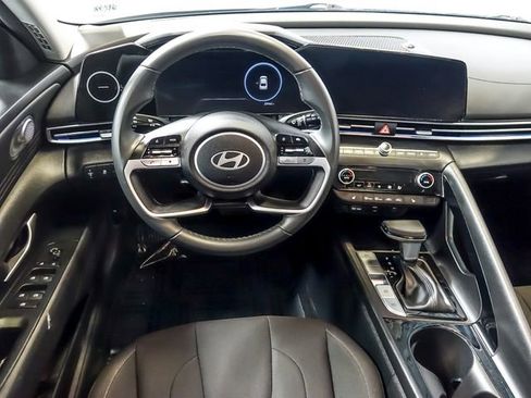 Used 2025 Hyundai Elantra SEL image 17