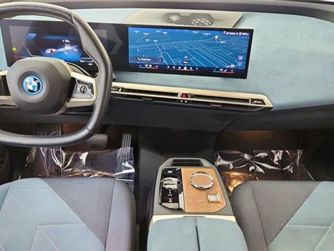 Used 2025 BMW iX xDrive50 image 36