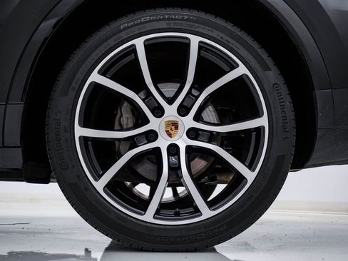 Certified 2023 Porsche Cayenne S AWD/4WD image 10