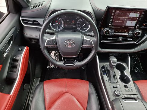 Used 2022 Toyota Highlander XSE image 12