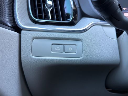 Used 2024 Volvo XC60 T8 Ultimate w/ Protection Package Premier image 23