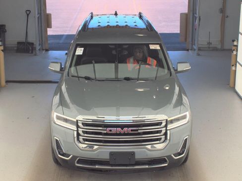 Used 2023 GMC Acadia SLT image 2
