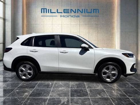 Used 2023 Honda HR-V LX image 6
