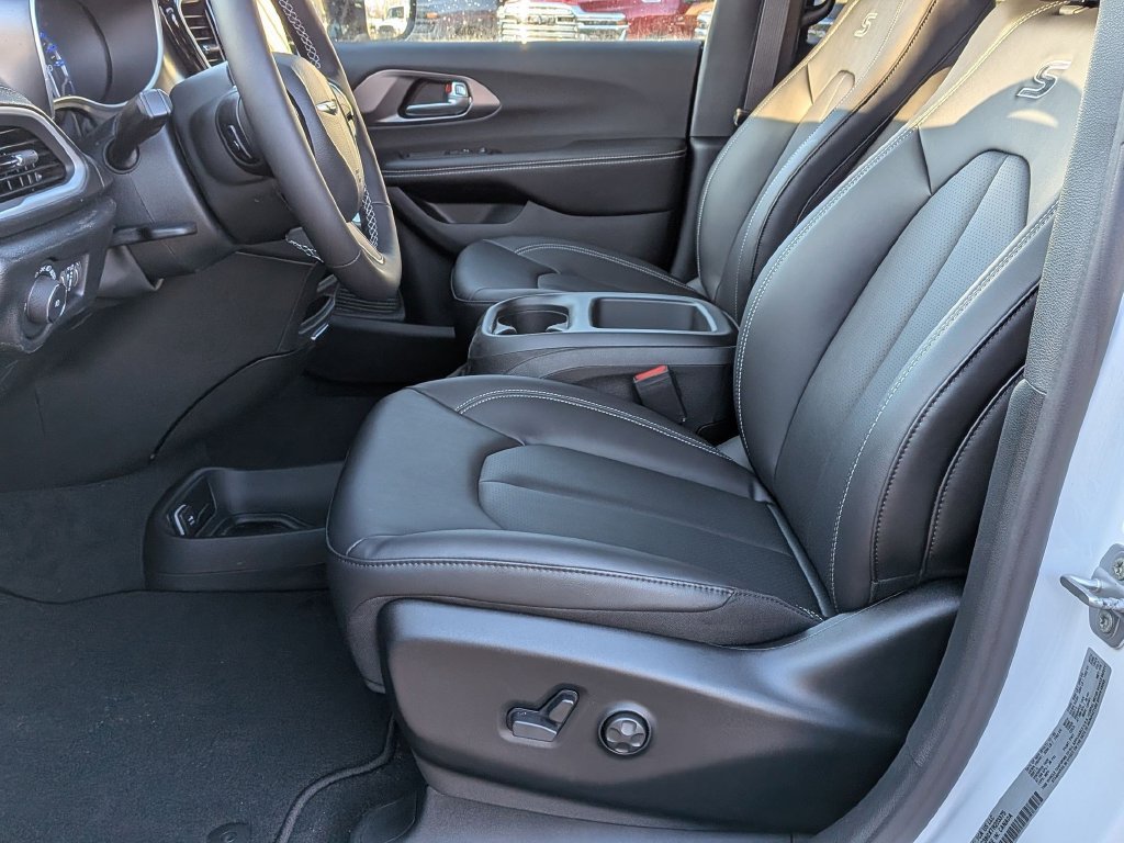 New 2026 Chrysler Pacifica Select w/ S Appearance Package AWD/4WD image 10