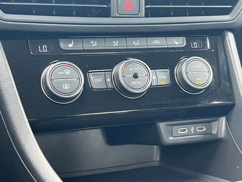 Used 2024 Volkswagen Jetta SE image 24