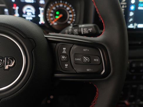 Used 2024 Jeep Wrangler Unlimited Rubicon AWD/4WD image 28