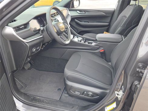 New 2025 Jeep Grand Cherokee Laredo w/ MOPAR Finishing Package image 25