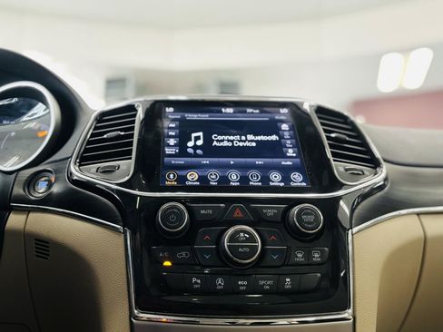 Used 2020 Jeep Grand Cherokee Limited w/ Luxury Group II AWD/4WD image 54