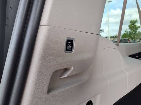Used 2024 Jeep Wagoneer L Series II w/ Flexible Seating Group RWD image 15