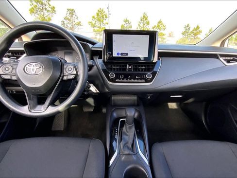 Used 2025 Toyota Corolla LE image 14