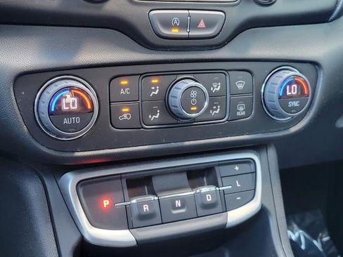 Used 2024 GMC Terrain SLT FWD image 21