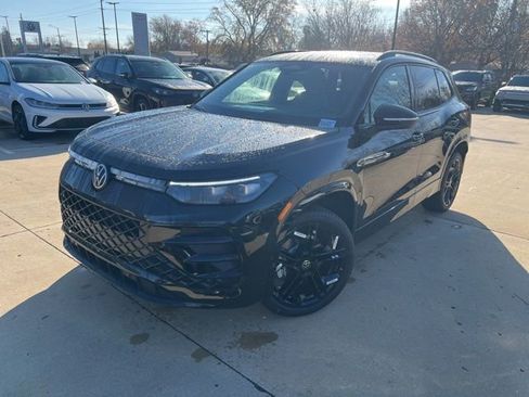 New 2026 Volkswagen Tiguan SE R-Line image 3