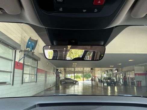 Used 2026 Kia Carnival FWD image 18