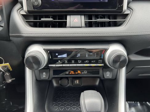 Used 2025 Toyota RAV4 LE AWD/4WD image 19