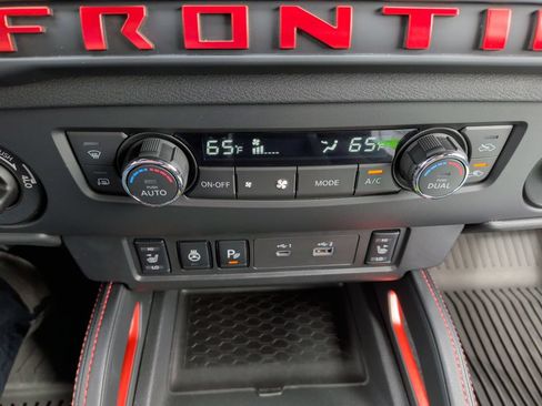 Used 2025 Nissan Frontier PRO-4X w/ Pro Convenience Package AWD/4WD image 14