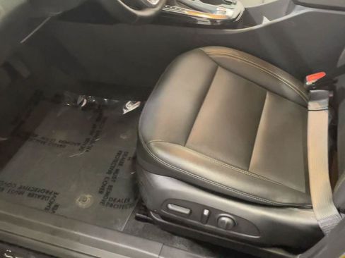 Used 2024 Chevrolet Trax ACTIV w/ Sunroof Package FWD image 27