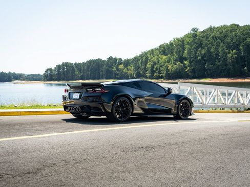 Used 2023 Chevrolet Corvette Z06 RWD image 21