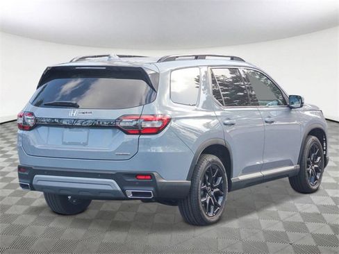 New 2025 Honda Pilot Touring image 2