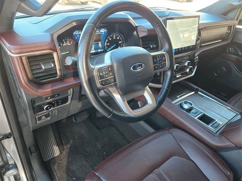 Used 2023 Ford Expedition Limited image 11