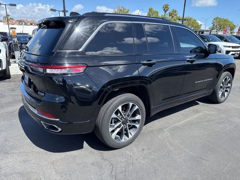 Used 2023 Jeep Grand Cherokee Overland w/ Advanced Protech Group III AWD/4WD image 12