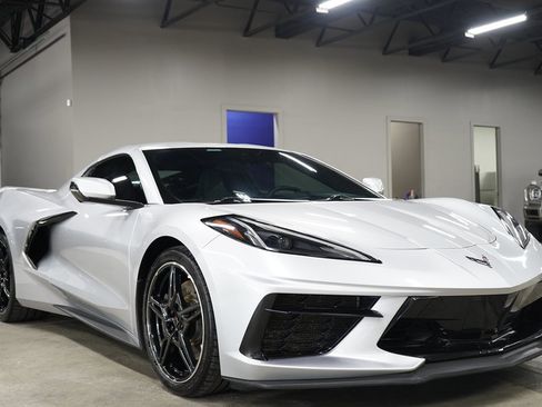 Used 2020 Chevrolet Corvette Stingray Coupe w/ Z51 Performance Package RWD image 7