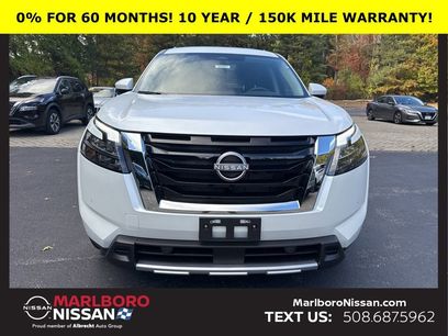 New 2025 Nissan Pathfinder SL w/ Cargo Package