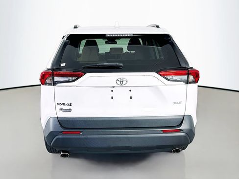 Used 2022 Toyota RAV4 XLE FWD image 6