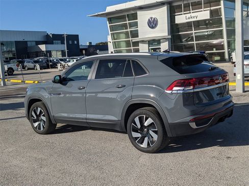 Certified 2025 Volkswagen Atlas Cross Sport SE image 4