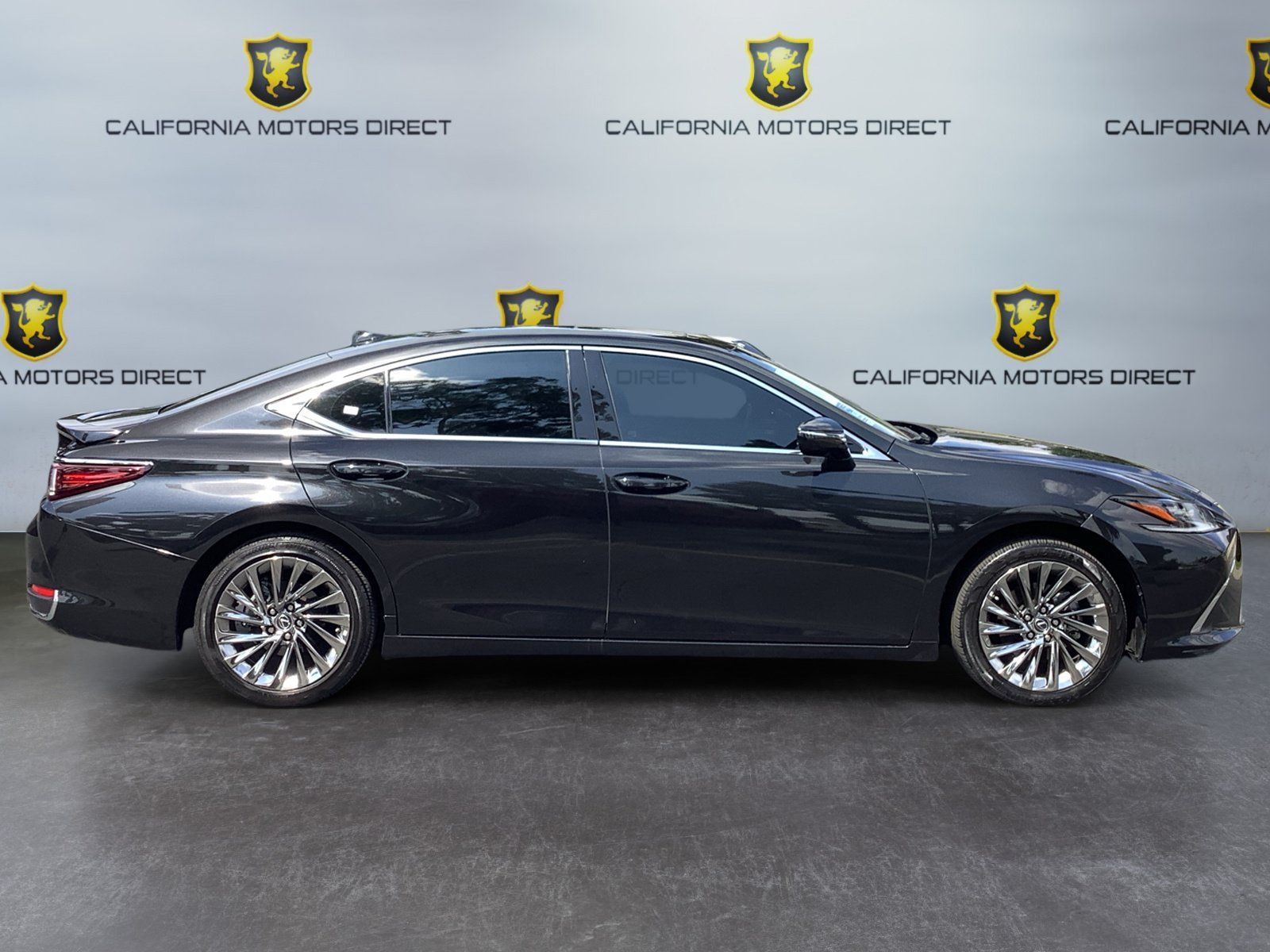 Used 2025 Lexus ES 300h w/ Luxury Package FWD image 6