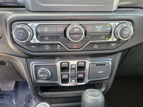 Used 2022 Jeep Wrangler Unlimited Sport AWD/4WD image 25