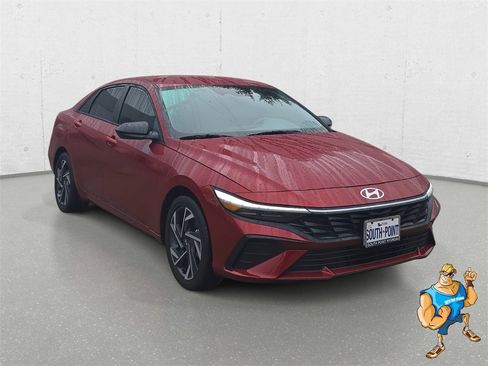 Used 2025 Hyundai Elantra SEL image 3