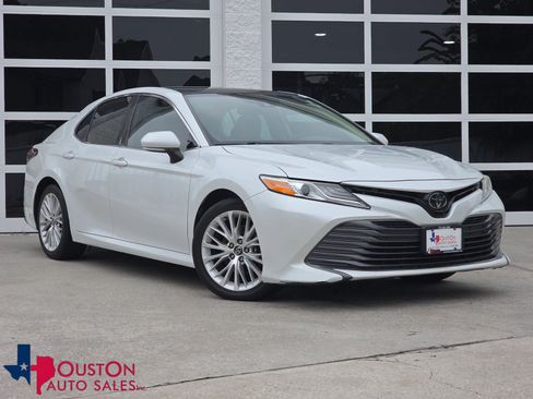 Used 2019 Toyota Camry XLE FWD image 1