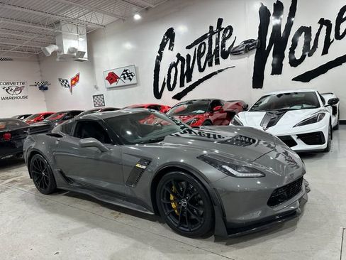 Used 2015 Chevrolet Corvette Z06 w/ 3LZ Preferred Equipment Group RWD image 21