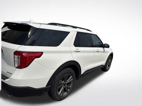 Used 2023 Ford Explorer XLT w/ Equipment Group 202A AWD/4WD image 2